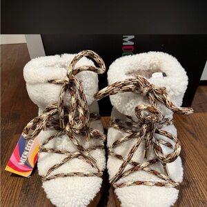 Moon Boot Women's Cozy White and Tan Winter Boots